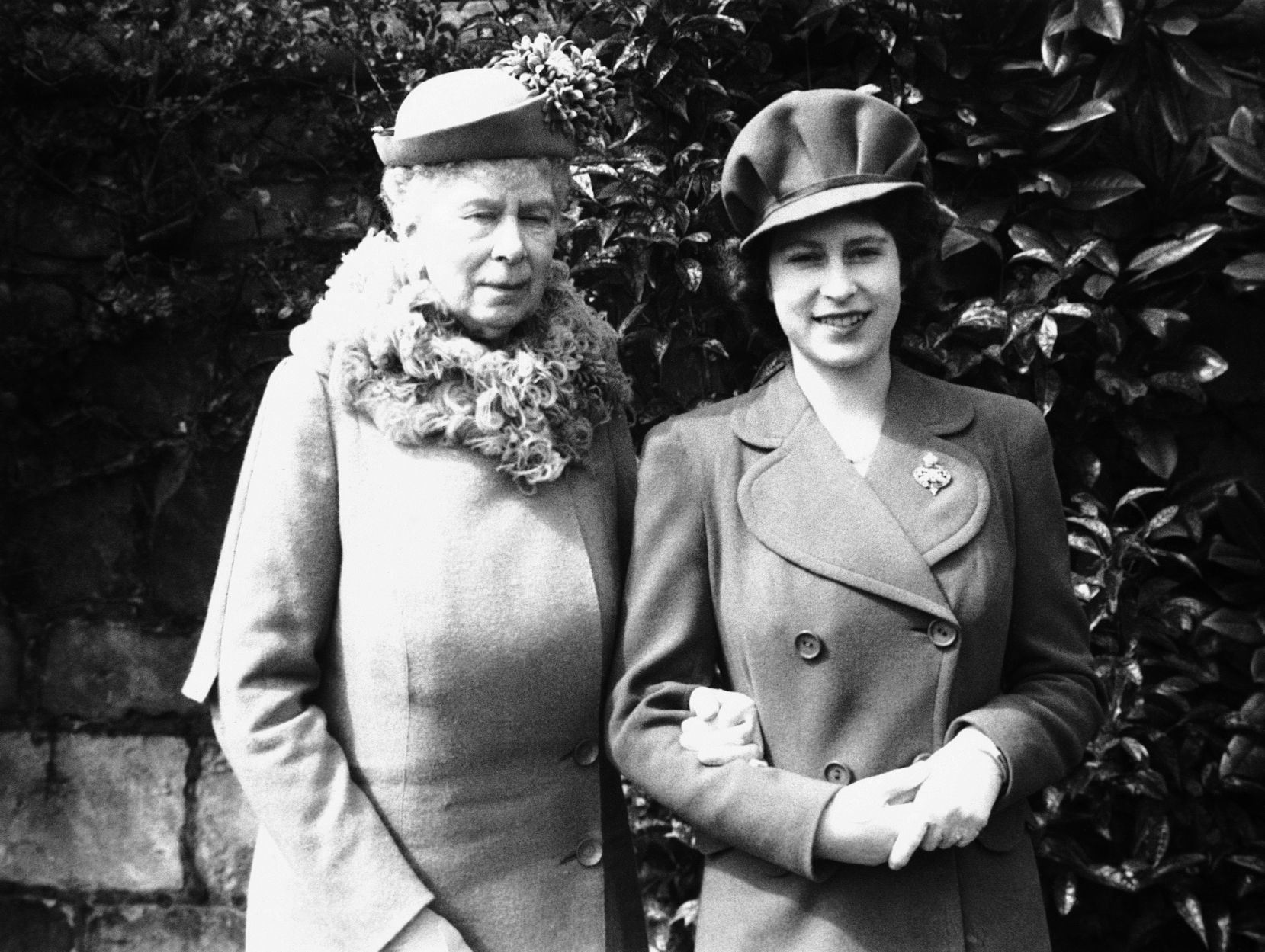 England Princess Elizabeth with Queen Mary